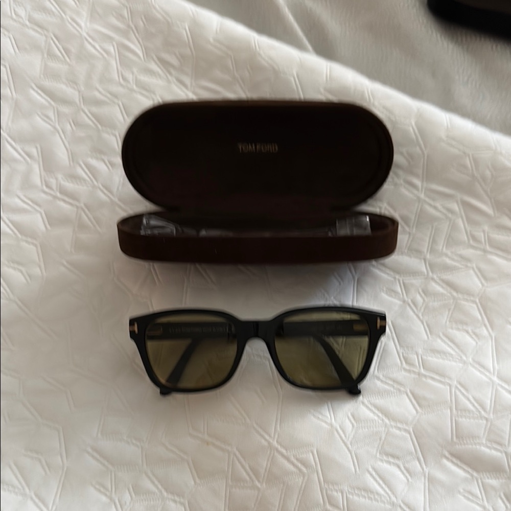 Tom Ford Black Sunglasses with Case - Picture 1 of 7
